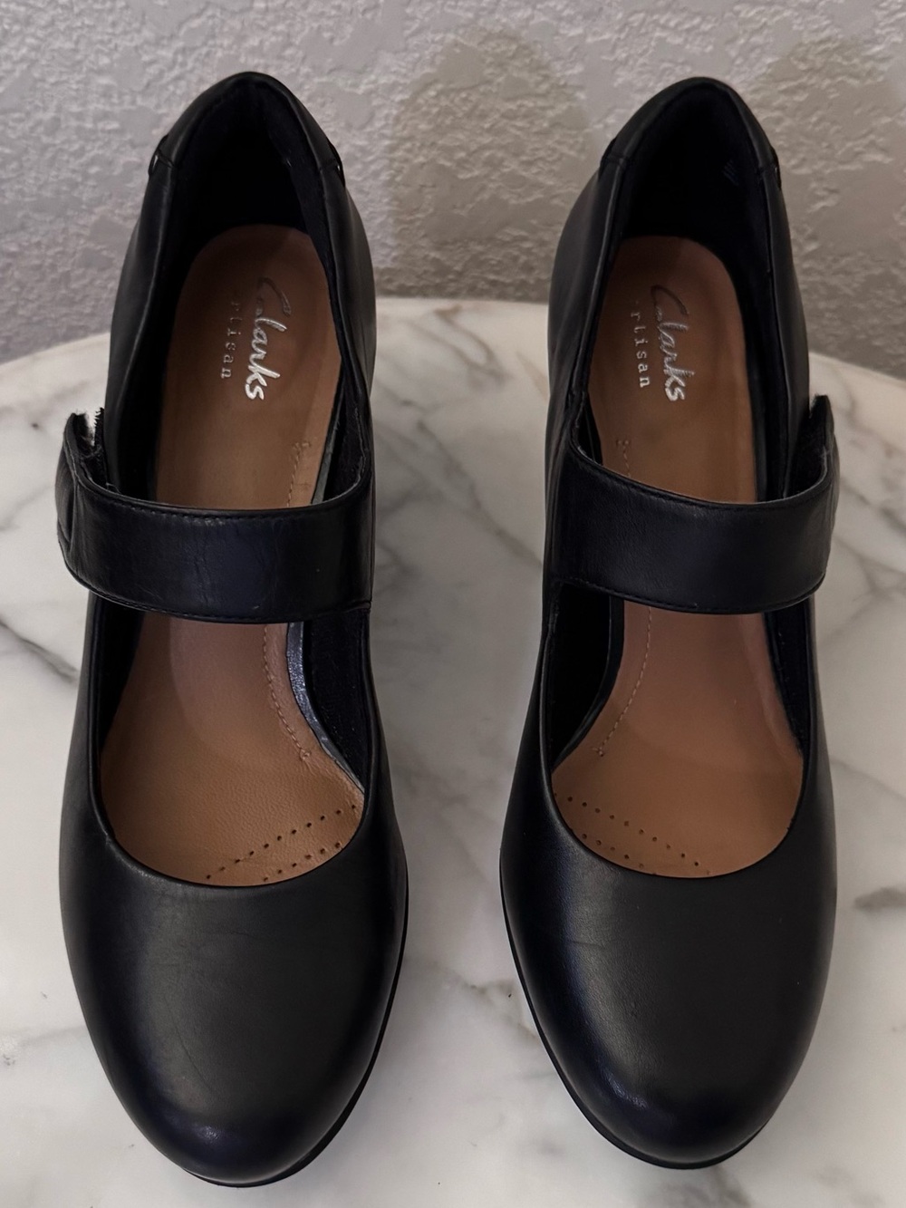 Clarks Artisan Leather Emme Mary Jane Velcro strap 7.5 beautiful 2.5 comfy heel - Picture 3 of 10